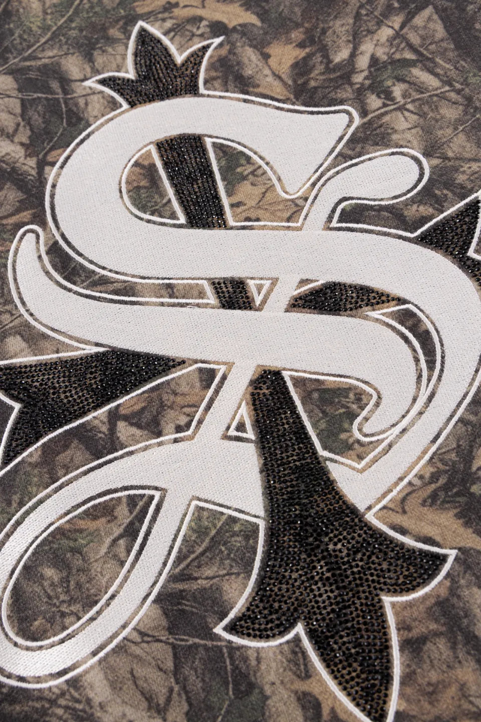 SUPPLIER ジップパーカー 背面CROSS LOGO ラインストーン＆刺繍ディテール拡大