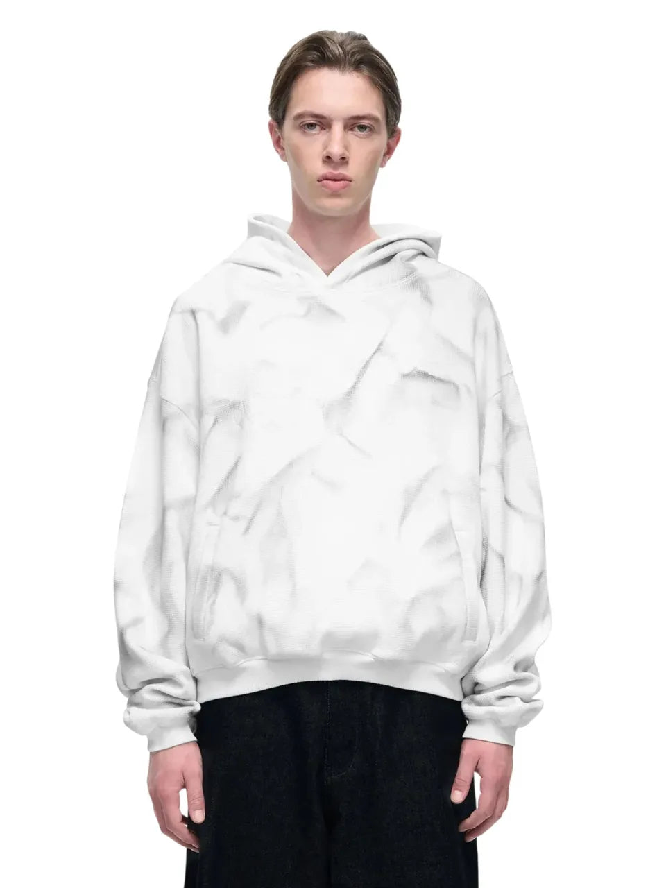 【THE BOY HAS NO PATIENCE】 LUMINOUS DAWN EMBROIDERED LOGO HOODIE （WHITE） モデル着用正面画像