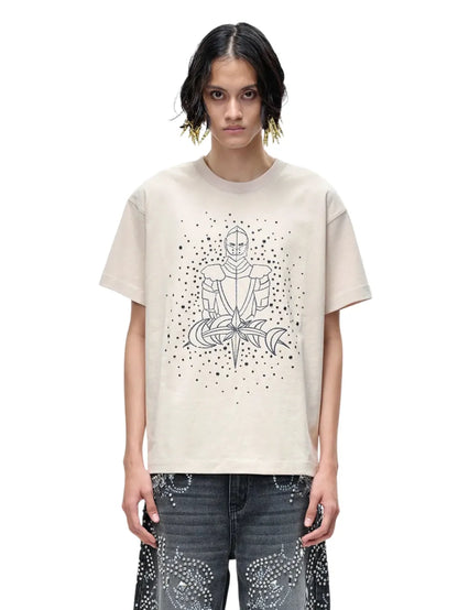 THE BOY HAS NO PATIENCE LUMINOUS DAWN SKETCH KNIGHT TEE ベージュ 騎士プリント Tシャツ 男性モデル着用正面カット