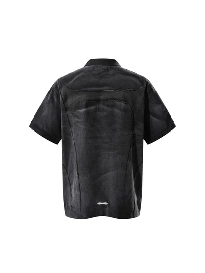 【THE BOY HAS NO PATIENCE】 LUMINOUS DAWN STRUCTURED POLO （BLACK） バック中央下部にメタルロゴパーツ 切り替えデザイン ポロシャツ 立体画像