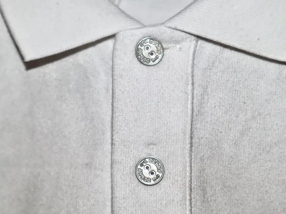【THE BOY HAS NO PATIENCE】 LUMINOUS DAWN STRUCTURED POLO （ホワイト）刻印入りオリジナルメタルボタンディテール