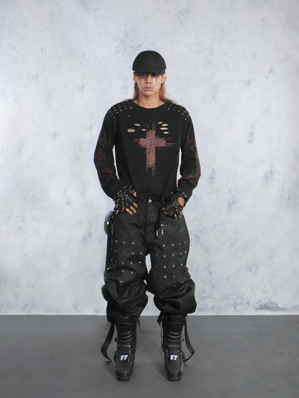 Trapper Club Steel Rite Baggy Denim コーティングブラック メタルリベット バギーデニムジーンズ ロンT・キャップ着用モデル全身正面カット