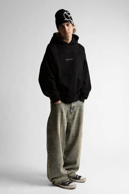 【WASTED PARIS】 BURY BOXY HOODIE （BLACK） ビーニーとバギーパンツを組み合わせたストリートコーデの全身画像
